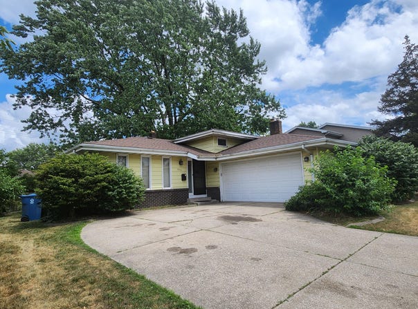 9331 Wildwood Drive, Highland, IN 46322