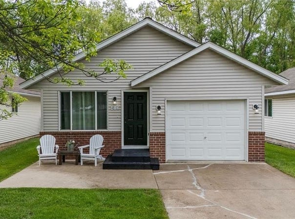412 Lady Slipper Avenue NE, New Prague, MN 56071