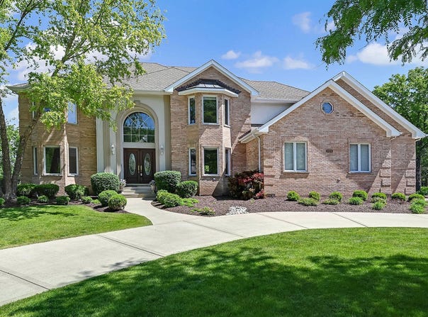 909 Prairie Ridge Court, Burr Ridge, IL 60527