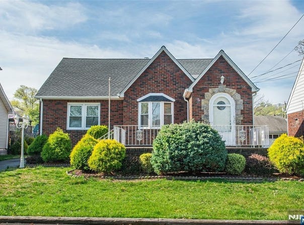 17 Wood Street, Little Falls, NJ 07424