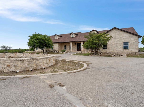 31 Running Deer Meadow, Del Rio, TX 78840