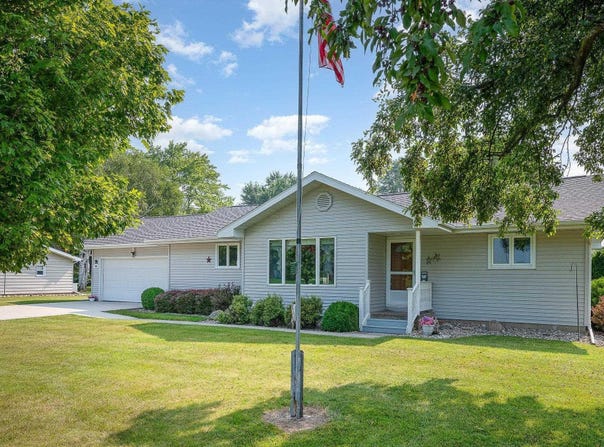 425 First Street, Breckenridge, MI 48615