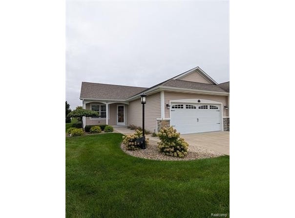 99 Tuscany Circle, Saginaw Twp, MI 48603