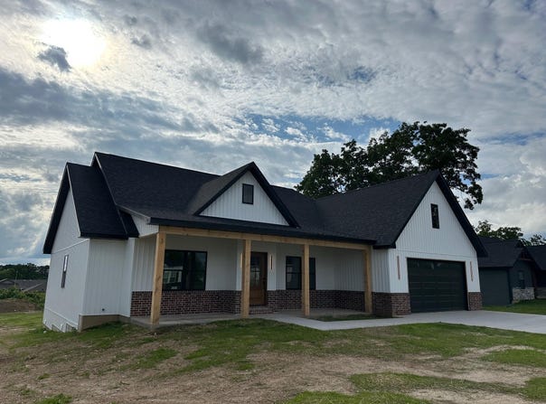 2705 Town Drive, Mountain Grove, MO 65711