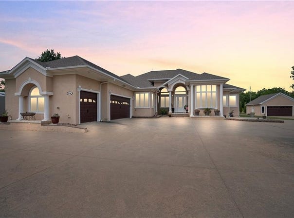 1702 Cedar Ridge Road, Parsons, KS 67357