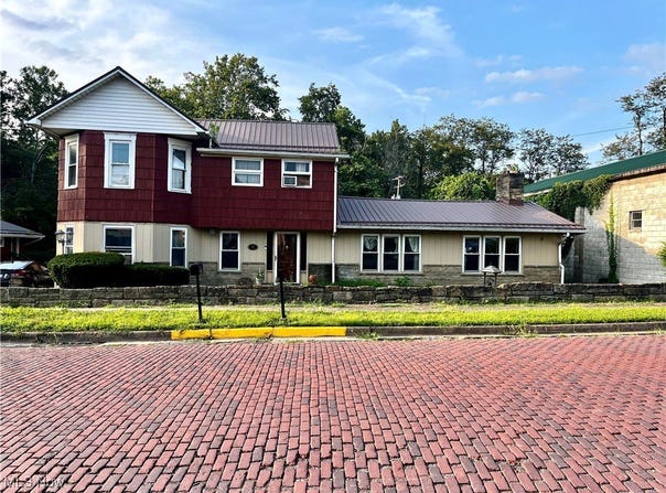 67 W Main Street, Adena, OH 43901