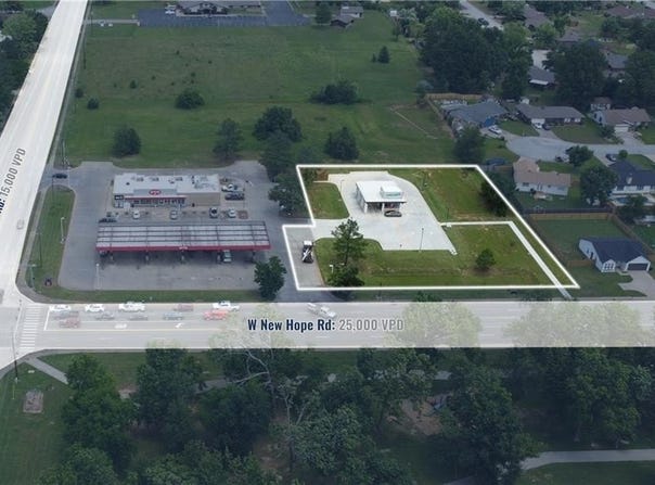 1607  W New Hope  RD, Rogers, AR 72758