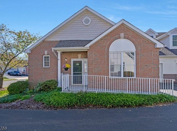 8 Joseph Dr, Raritan Twp., NJ 08822-5110