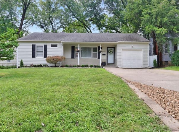 2225 W 74th Street, Prairie Village, KS 66208