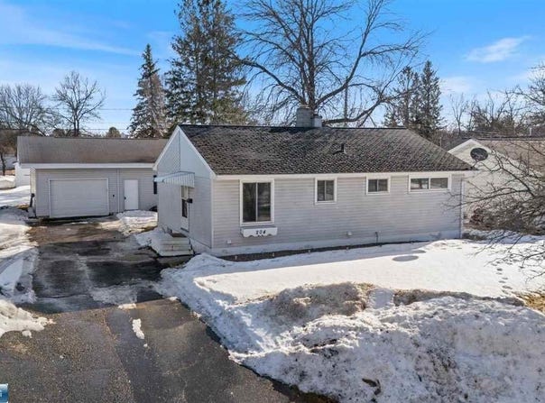 204 Brandon Rd, Hoyt Lakes, MN 55750