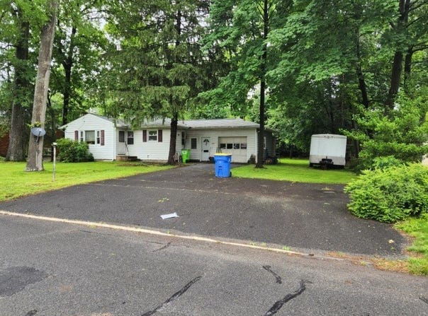130 Mountain Pkwy, Green Brook Twp., NJ 08812-2217