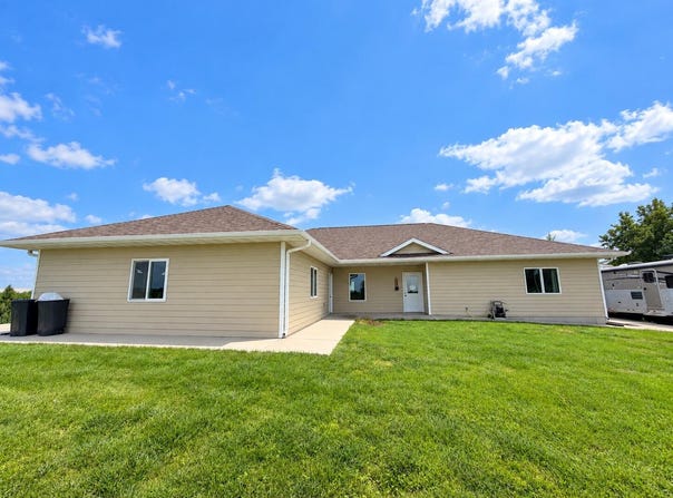 217 4th St SE, Wessington Springs, SD 57382