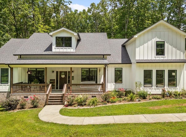 2775 Edwards Point Road, Signal Mountain, TN 37377