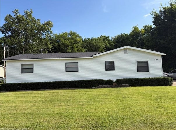 211 E Woodson AVE, Bonanza, AR 72916