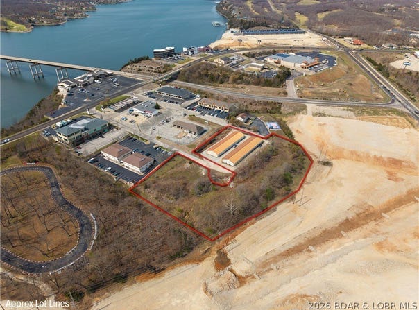 128 Crossings E Drive, Lake Ozark, MO 65049