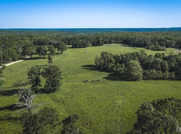 968 E Shivers Road, Linn Creek, MO 65052