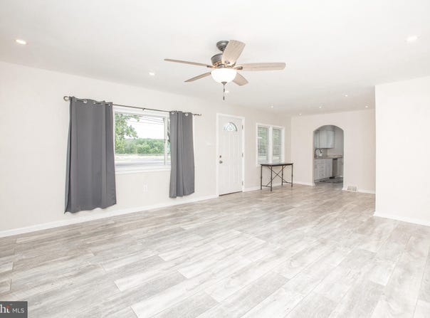 2100 OLD YORK ROAD, BURLINGTON, NJ 08016