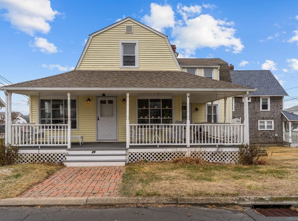 76 New Shore Road, Waterford, CT 06385