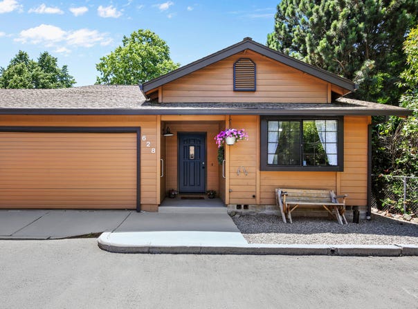 628 Golden Lane, Medford, OR 97504