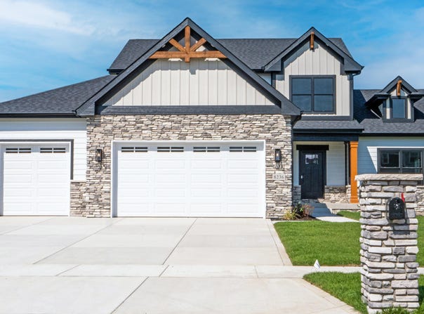 10085 Beacon Pointe Court, Cedar Lake, IN 46303