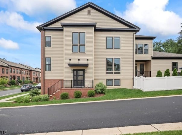 15 E Hartwick Dr, Montgomery Twp., NJ 08558