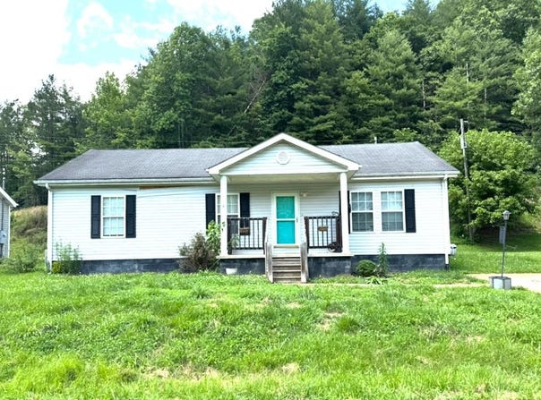 17 Tobacco Rd, Sitka, KY 41255