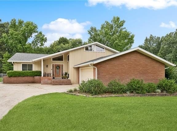 1702 LOUIS Lane, Bogalusa, LA 70427