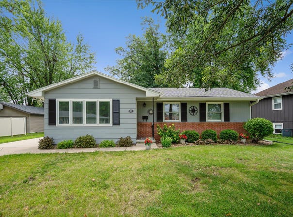 1301 S 11th Avenue E, Newton, IA 50208