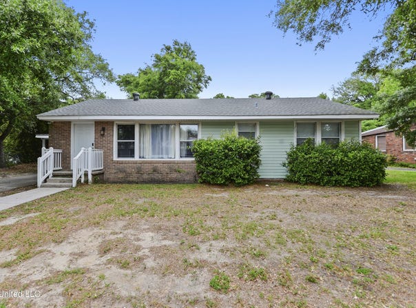 105 Hickory Lane, Bay Saint Louis, MS 39520