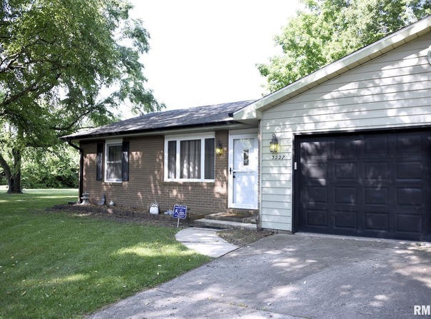 3227 CLARENDON Drive, Springfield, IL 62704
