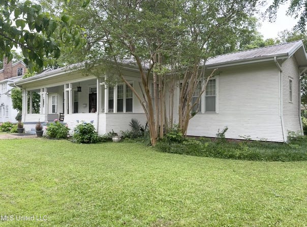 1303 River Road, Greenwood, MS 38930