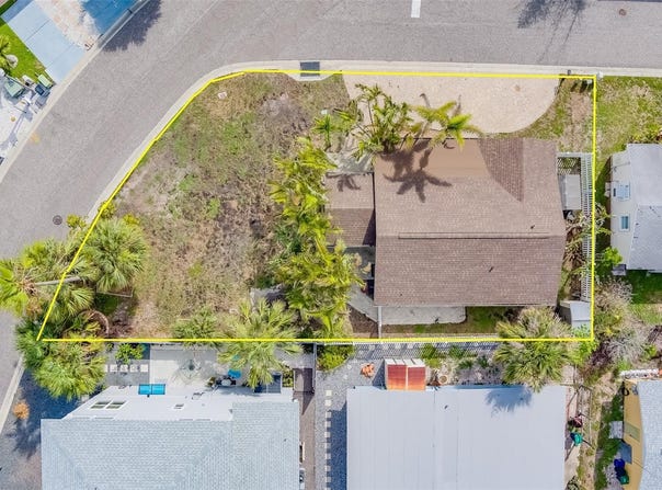 18198 3RD STREET E, REDINGTON SHORES, FL 33708