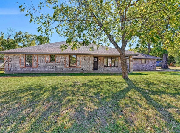 608 North Avenue, Whitesboro, TX 76273