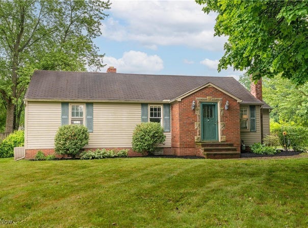 3796 Sweitzer Street NW, Uniontown, OH 44685