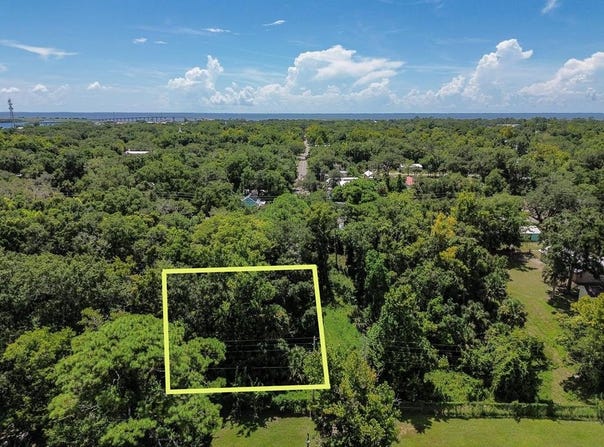 247 8th St, Apalachicola, FL 32320