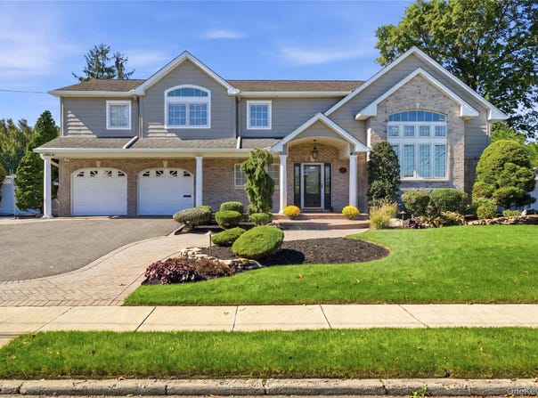 72 Wenwood Drive, Massapequa Park, NY 11762
