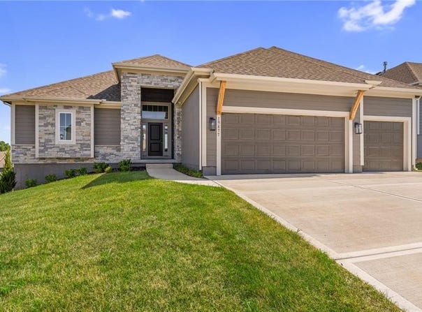 19477 W 114th Terrace, Olathe, KS 66061