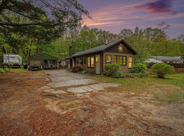 2077 W Clarence Road, Harrison, MI 48625