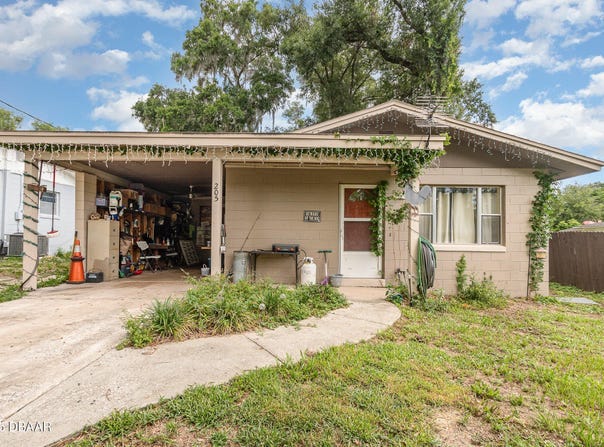 205 W Division Street, DeLand, FL 32720