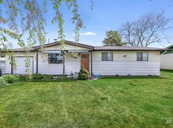 1055 Adell Ave S, Filer, ID 83328