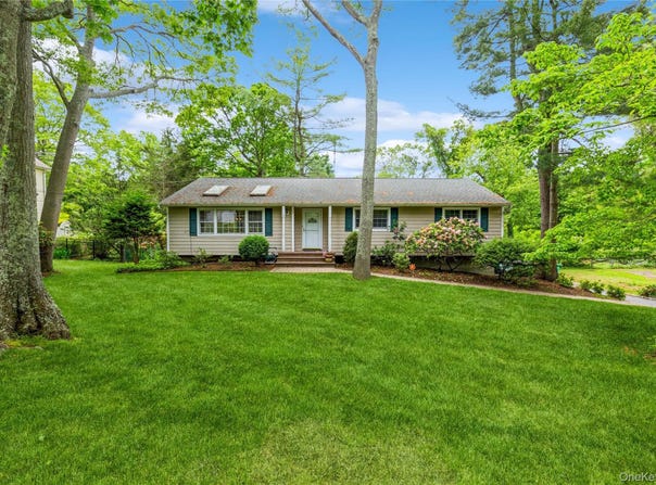 32 Lower Cross, Shoreham, NY 11786