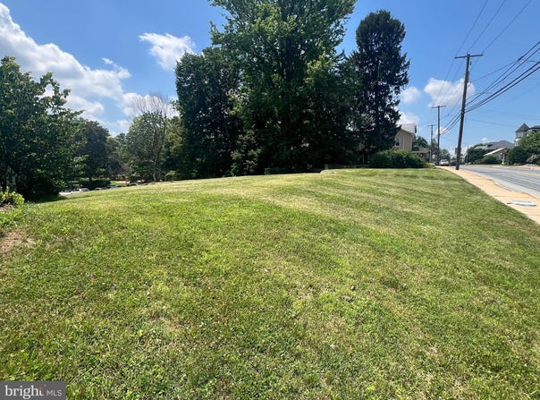15 W STATE STREET, QUARRYVILLE, PA 17566