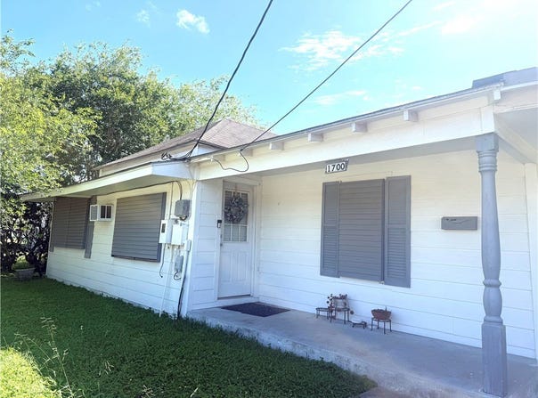 1700 S Cameron Street, Alice, TX 78332