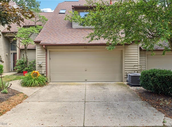 63 Starboard Circle, Akron, OH 44319