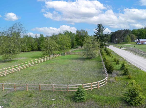 000 Bennett Road, Williamsburg, MI 49690
