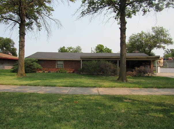 1104 E 2nd Ave, Hutchinson, KS 67501