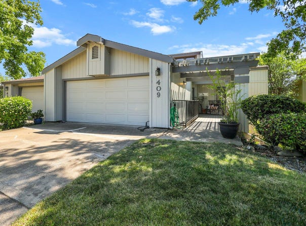 409 Ridgecrest Trail, Redding, CA 96003