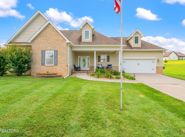 824 Commonwealth Ave, Strawberry Plains, TN 37871