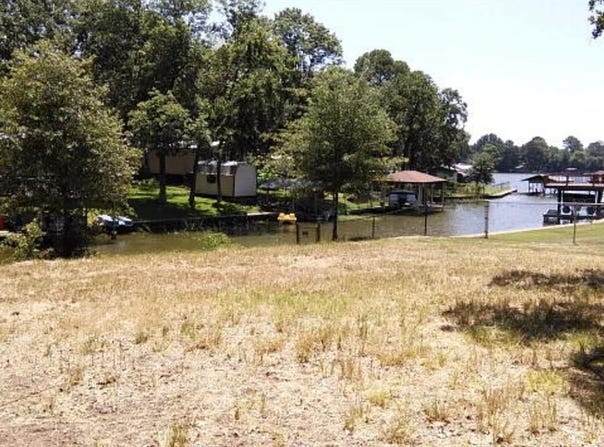 101 Camino Robles Street, Gun Barrel City, TX 75156