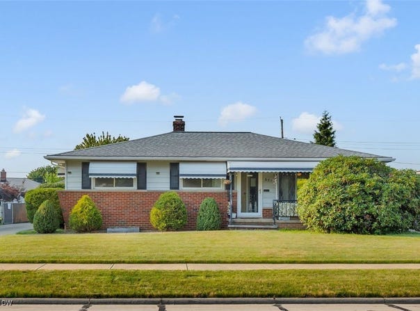 651 E Meadowlawn Boulevard, Seven Hills, OH 44131